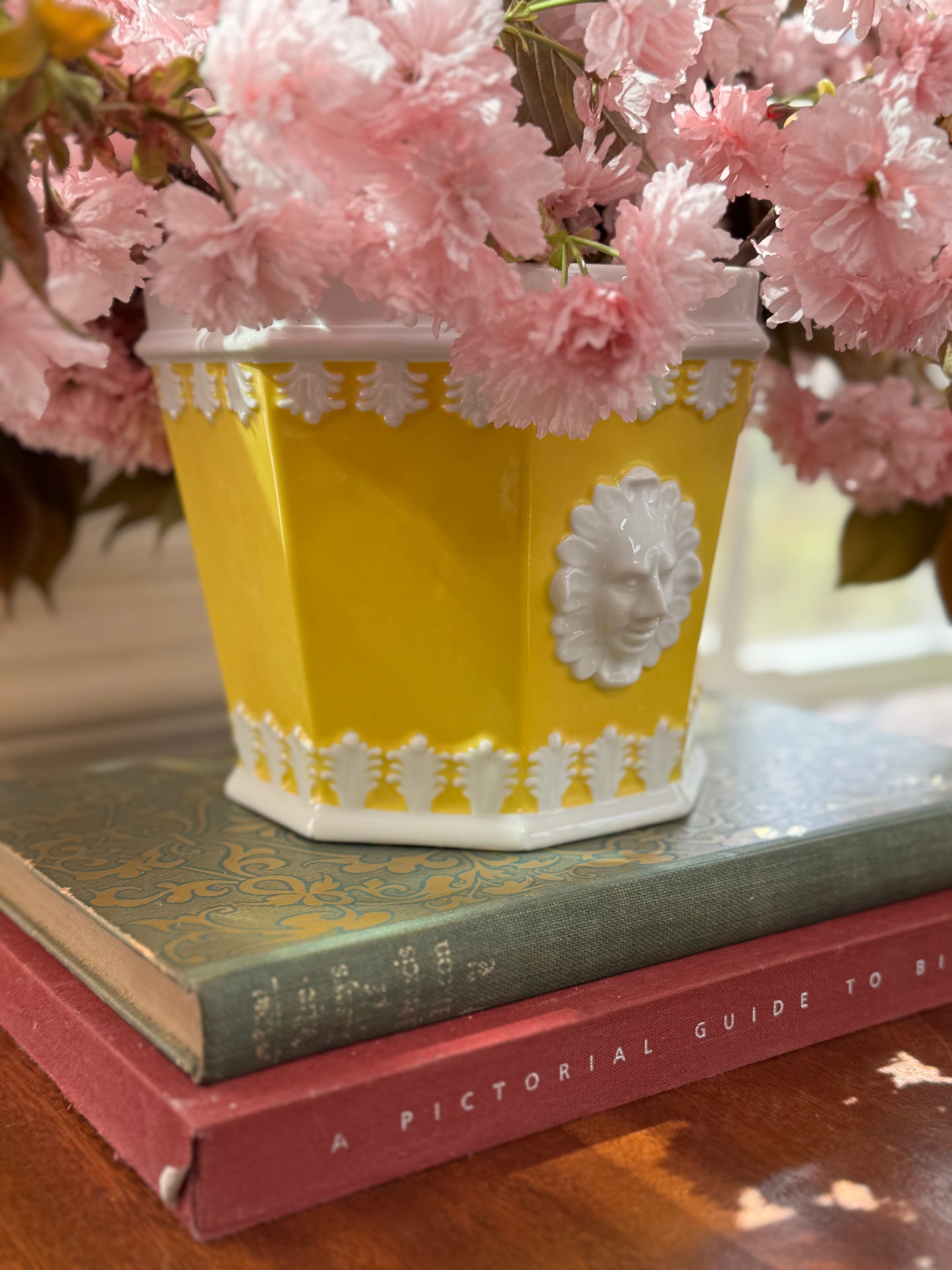Yellow and White  Mottahedeh Vista Alegre Planter