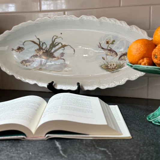 Decorative platter with fish on easel 